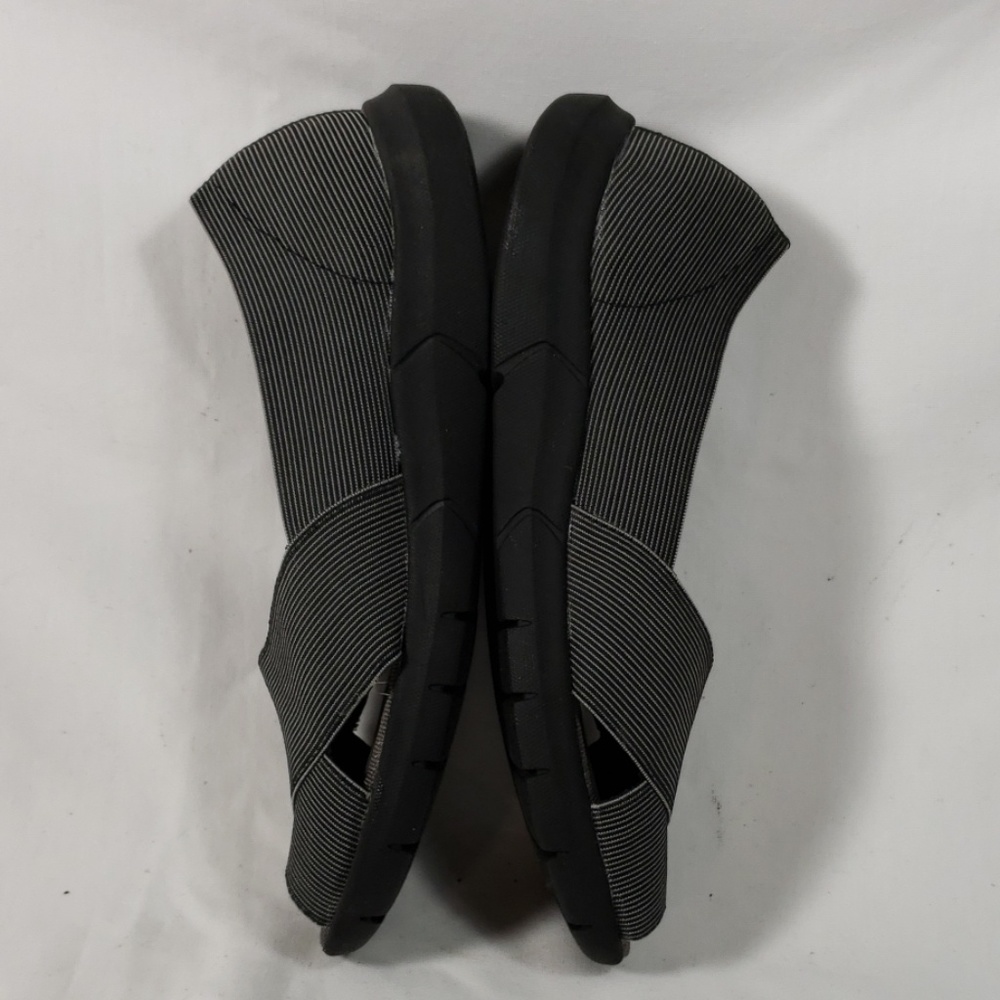 Shoes - Picture 4 of 5
